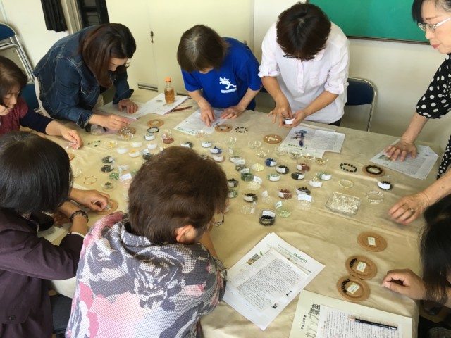 河東公民館パワーストーンブレス作り